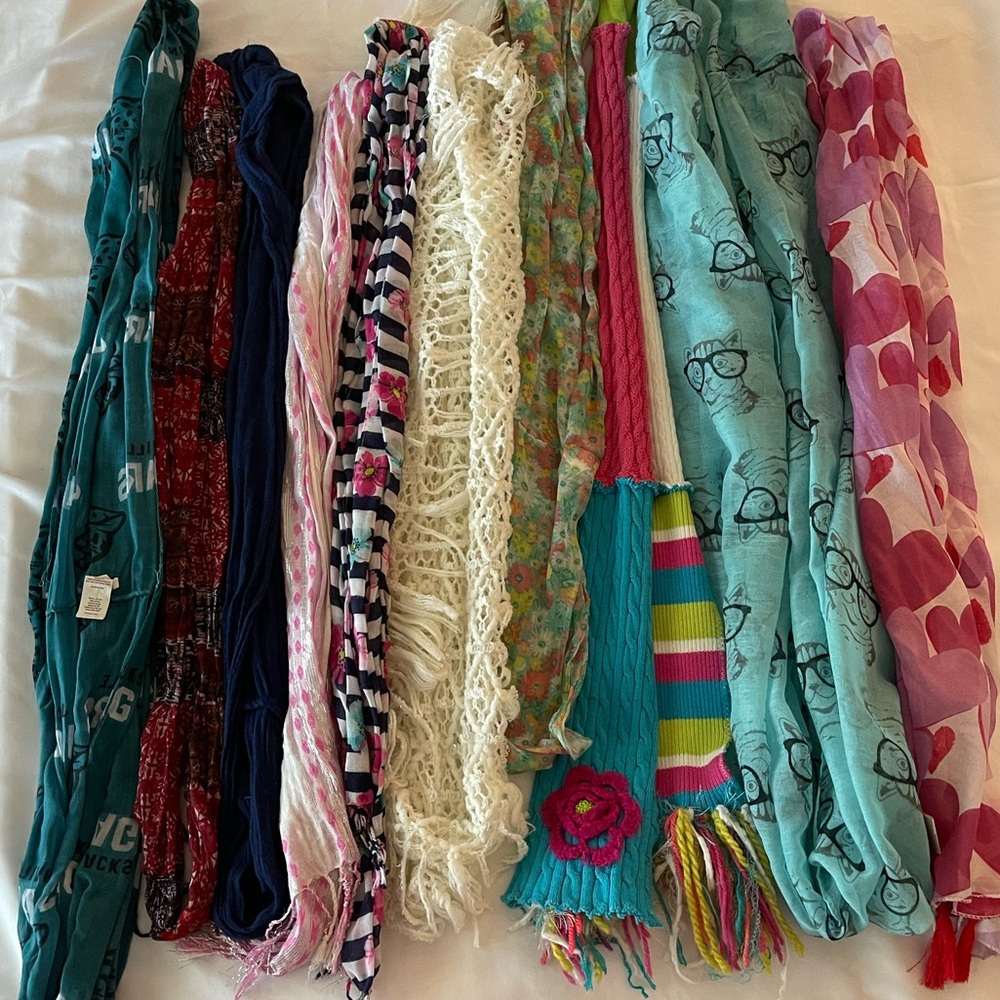 Girl’s / Women’s Scarves— Lot of 10.